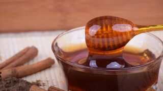 蜂蜜とシナモンロール。コーヒに入れると美味しくてヘルシー