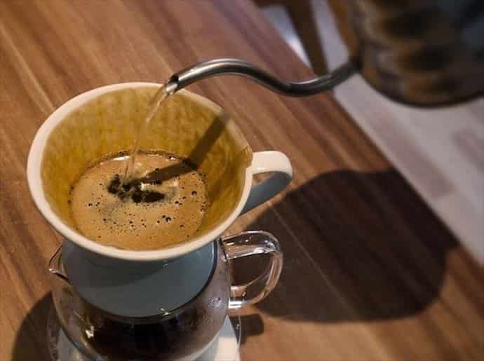 コーヒーフィルターを紅茶に代用して作る「鴛鴦茶（えんおうちゃ）」